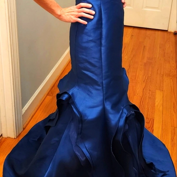 Formal Dress - Picture 4 of 4